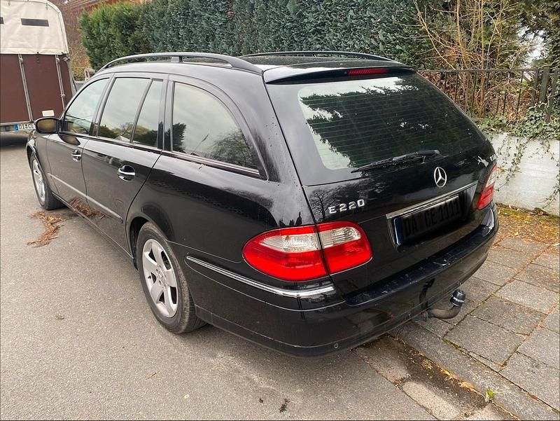 Gebraucht Mercedes E220 150 PS (110 kW) 2005 Schwarz Kombi