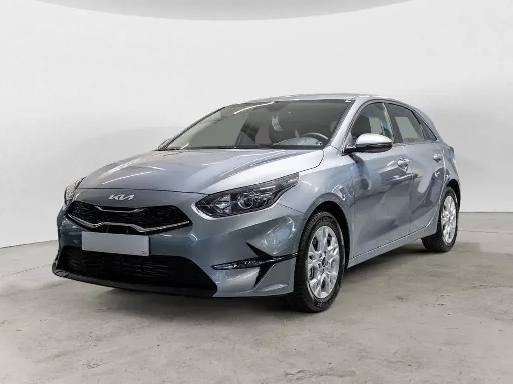 Usado Kia Ceed 101 CV (74 kW) 2026 Gris Utilitario