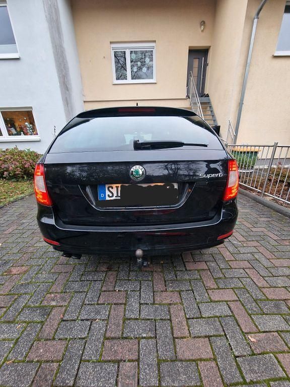 Gebraucht Skoda Superb Active 140 PS (102 kW) 2011 Kombi