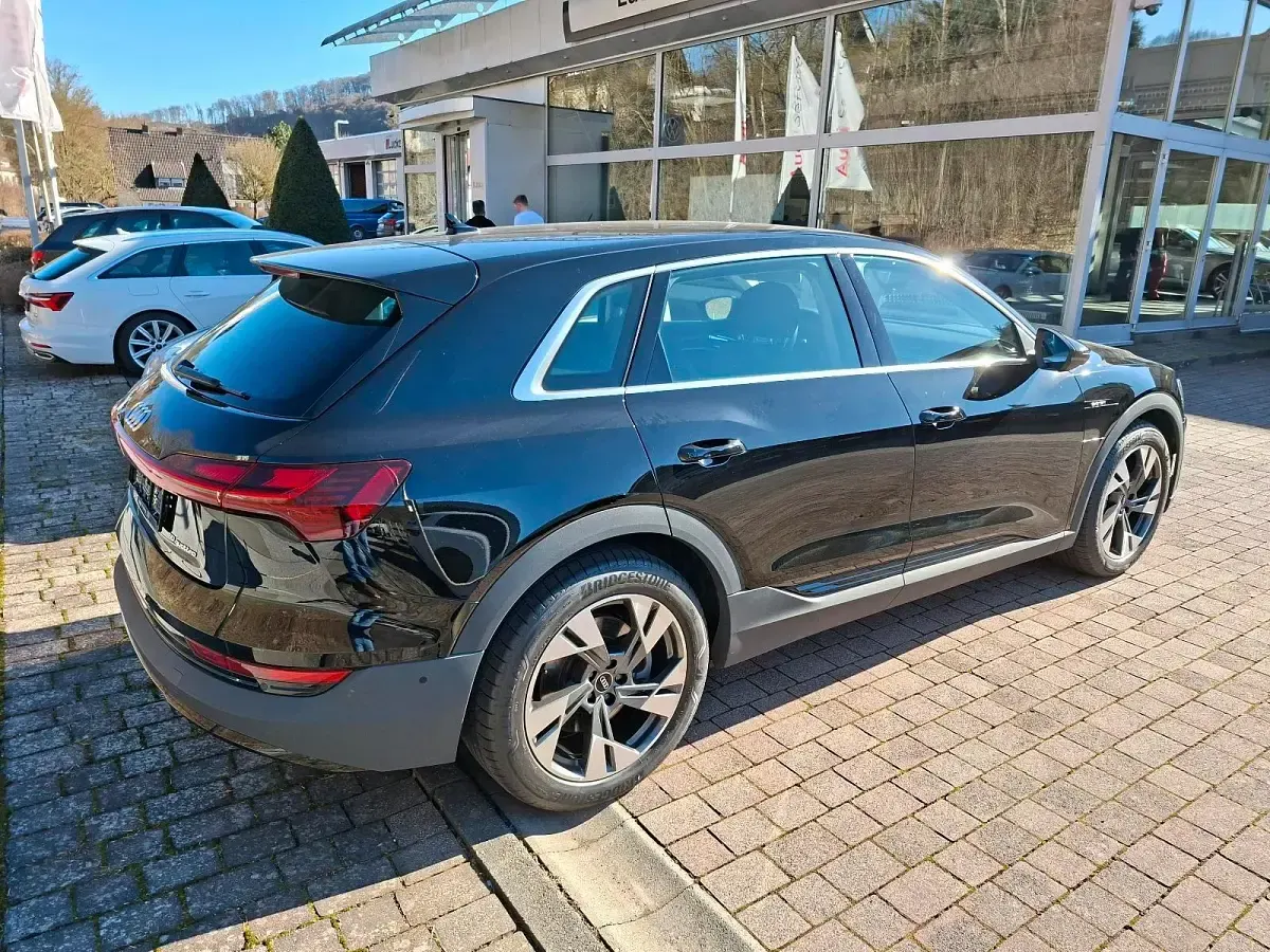 Gebraucht Audi e-tron 230 kW (313 PS) 2022 Schwarz SUV