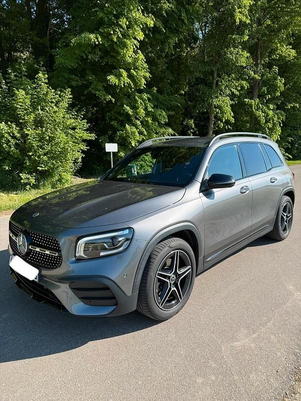 Grau Gebraucht 2022 Mercedes GLB220 SUV | 40.999 € (Fairer Preis) - Bild 1/4