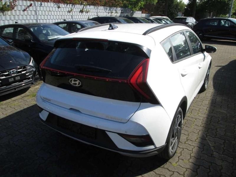 Neu Hyundai Bayon Trend 101 PS (74 kW) 2025 Weiss SUV