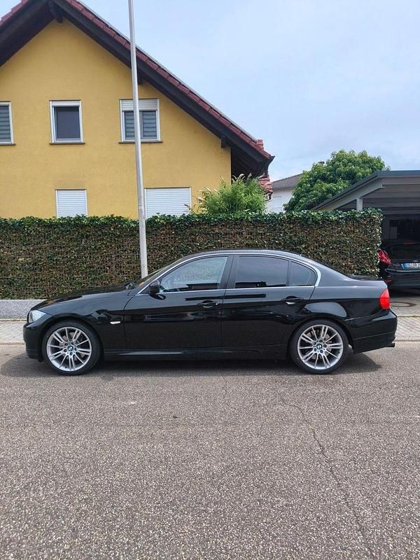 Schwarz Gebraucht 2011 BMW 325 Exclusive Limousine | 12.500 € (Teuer) - Bild 1/4