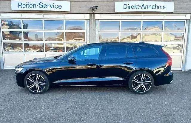 Gebraucht Volvo V60 R-Design 392 PS (288 kW) 2020 Black solid stone / solid Kombi