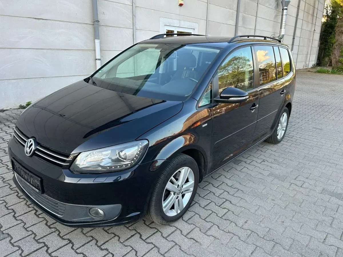 Używany VW Touran Match 140 KM (102 kW) 2012 Czarny Minivan