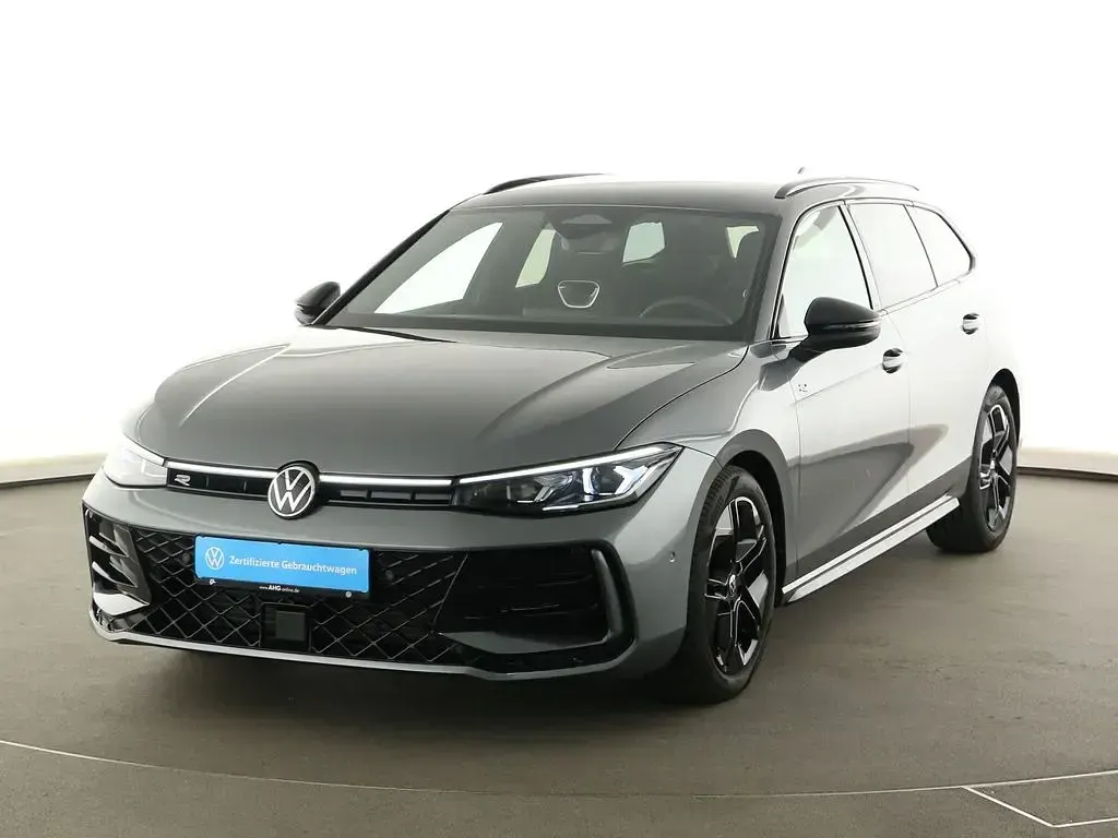 Gebraucht VW Passat R-line 150 PS (110 kW) 2025 Grau Kombi