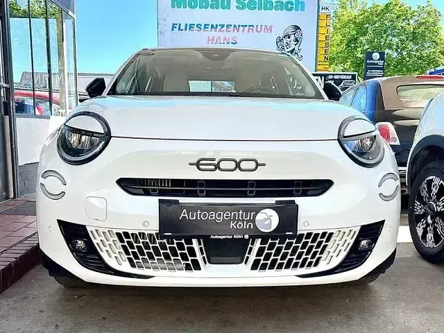 Gebraucht Fiat 600 Basis 101 PS (74 kW) 2024 Weiß SUV