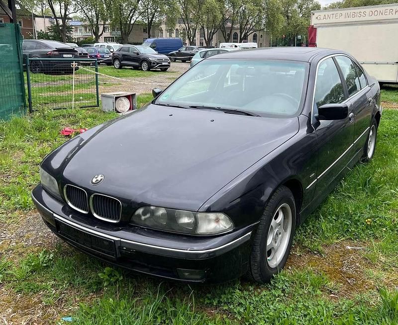 Schwarz Gebraucht 2000 BMW 520 Limousine | 2.200 € (Guter Preis) - Bild 1/4