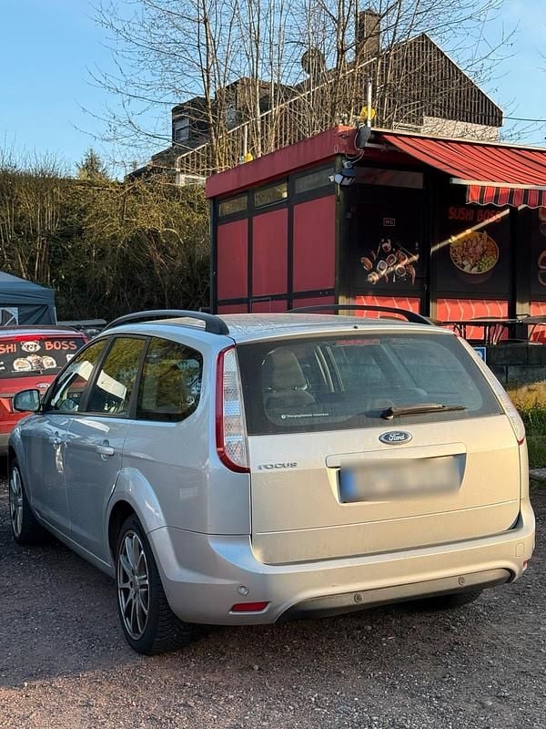 Gebraucht Ford Focus 100 PS (73 kW) 2009 Silber Kombi