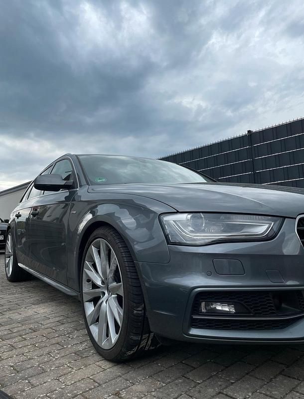 Gebraucht Audi A4 190 PS (139 kW) 2015 Grau Kombi