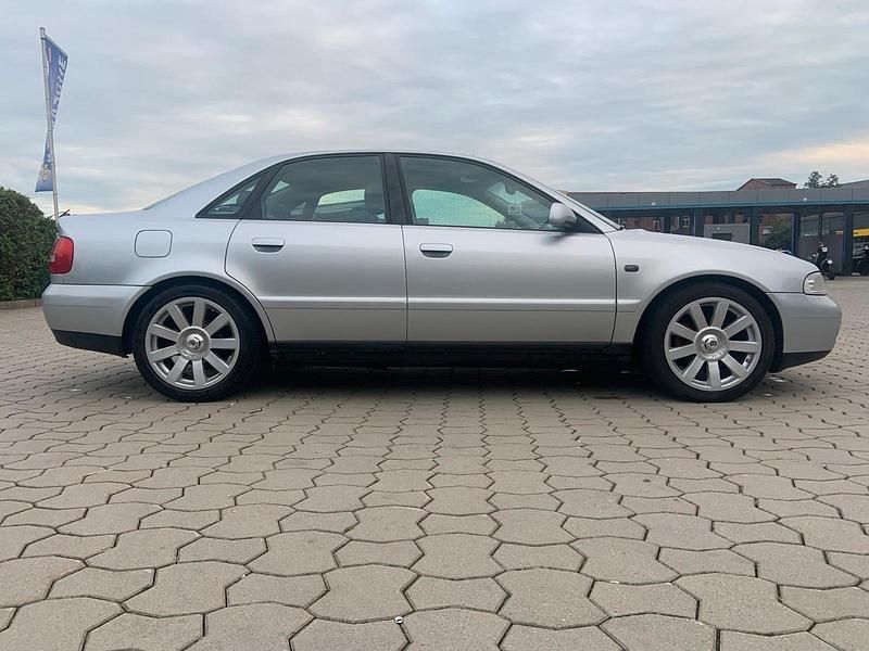 Gebraucht Audi A4 101 PS (74 kW) 2000 Silber Limousine