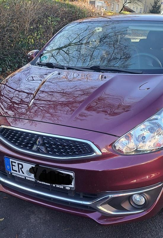 Rot Gebraucht 2018 Mitsubishi Space Star Edition Limousine | 7.300 € (Fairer Preis) - Bild 1/4