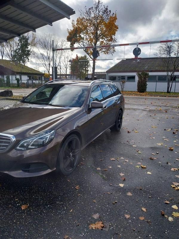 Gebraucht Mercedes E300 231 PS (169 kW) 2014 Braun Kombi