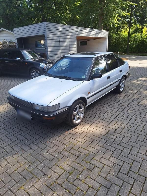 Weiß Gebraucht 1992 Toyota Corolla Limousine | 4.200 € - Bild 1/4