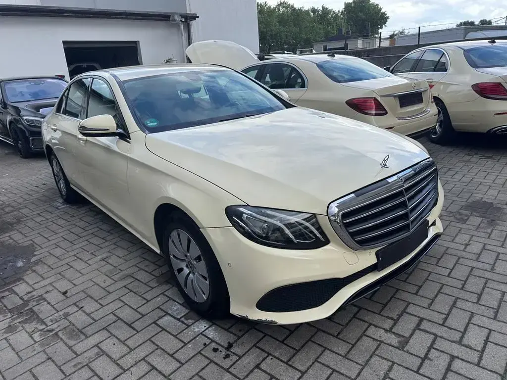 Gebraucht Mercedes E200 150 PS (110 kW) 2018 Beige Limousine