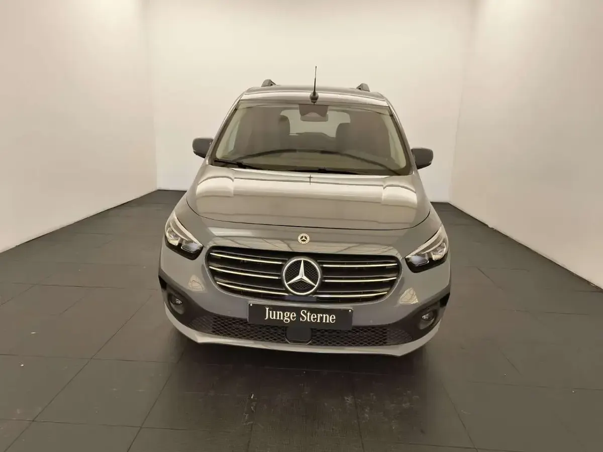 Gebraucht Mercedes T180 116 PS (85 kW) 2024 Magnetitgrau Van / Kleinbus