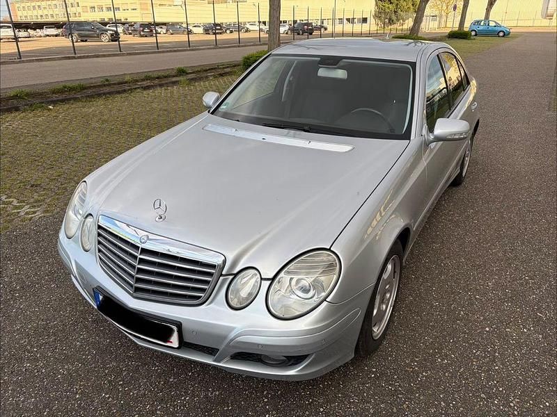 Gebraucht Mercedes E220 170 PS (125 kW) 2007 Silber Limousine