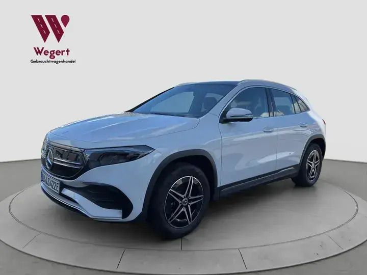 Digitalweiss metalliclack Gebraucht 2023 Mercedes EQA250 AMG line SUV | 37.790 € (Fairer Preis) - Bild 1/4