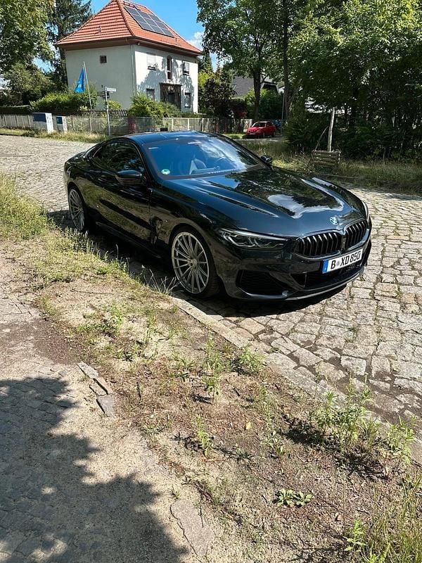 Schwarz Gebraucht 2020 BMW M850 Comfort Edition Coupé | 62.490 € (Fairer Preis) - Bild 1/4