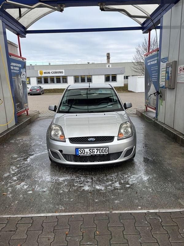 Silber Gebraucht 2007 Ford Fiesta Ambiente Limousine | 1.500 € (Guter Preis) - Bild 1/4