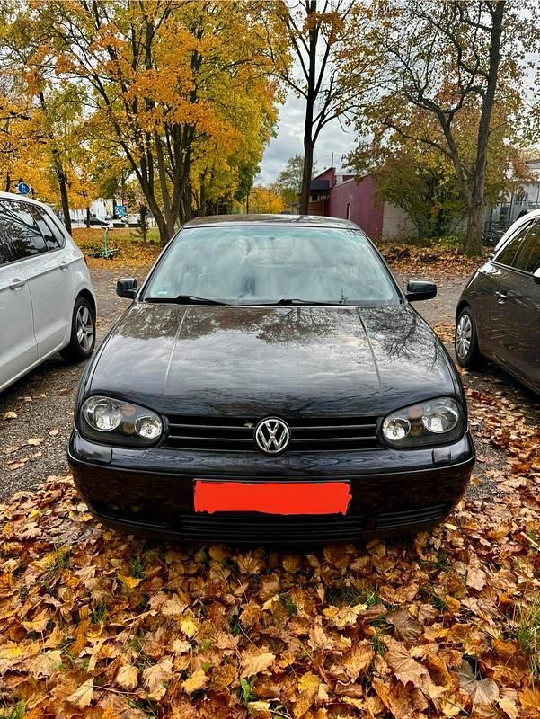 Schwarz Gebraucht 2000 VW Golf IV Kleinwagen | 1.800 € (Etwas zu teuer) - Bild 1/4