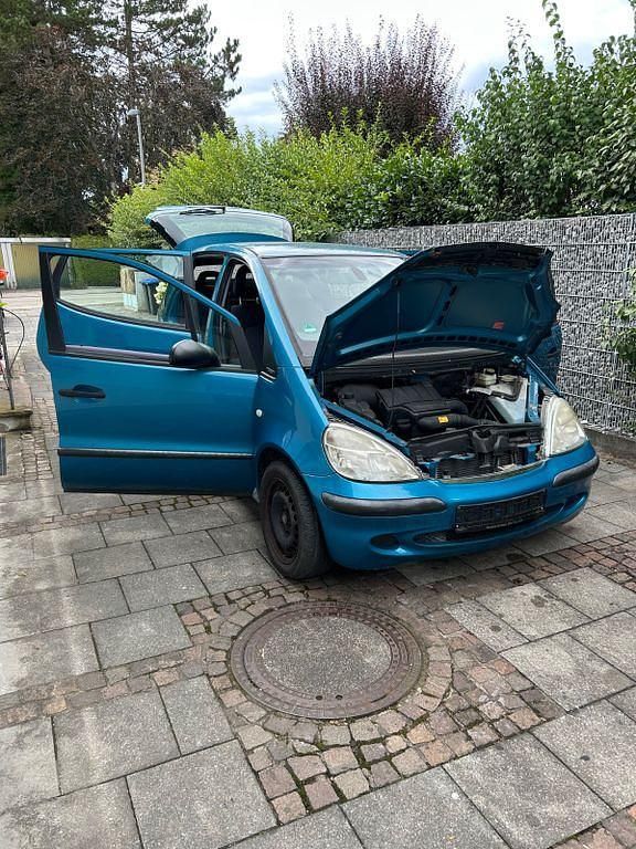Blau Gebraucht 2002 Mercedes A140 Avantgarde Van / Kleinbus | 500 € (Guter Preis) - Bild 1/4