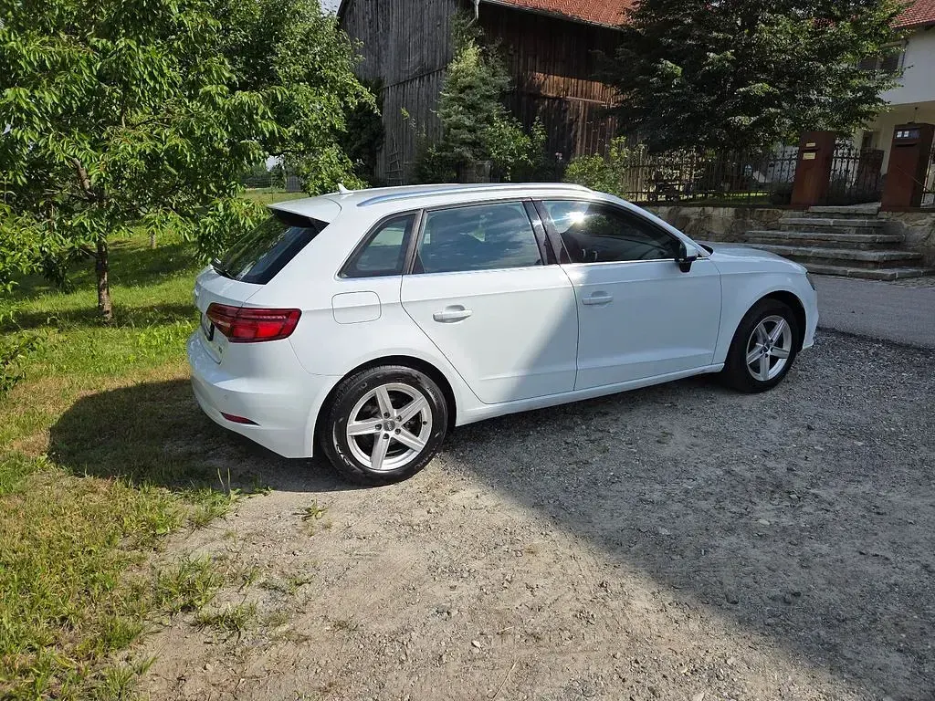 Gebraucht Audi A3 Sport 150 PS (110 kW) 2016 Weiß Limousine