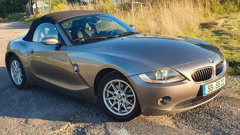Grau Gebraucht 2005 BMW Z4 Sport Line Cabrio | 9.600 € (Guter Preis) - Bild 1/4