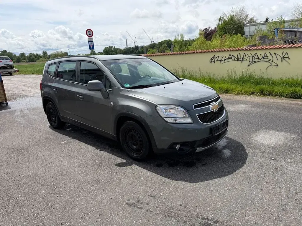 Usado Chevrolet Orlando LT 141 HP (103 kW) 2011 Cinzento Monovolume