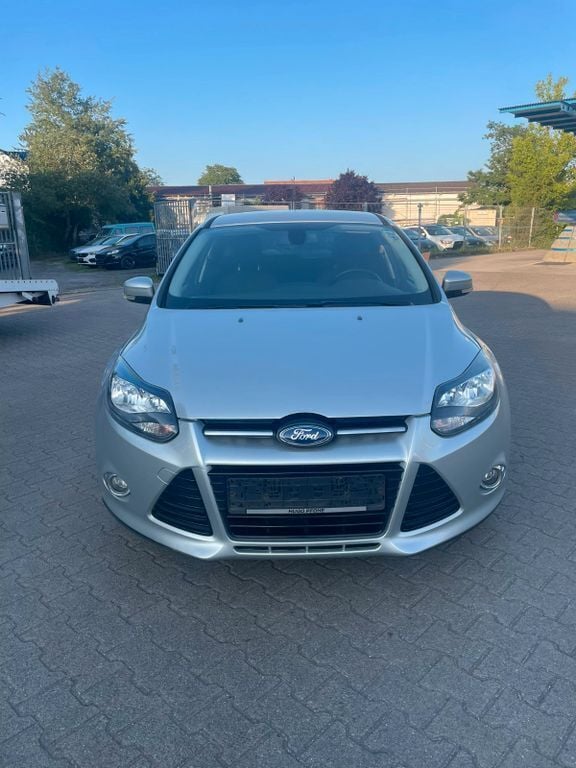 Silber Gebraucht 2013 Ford Focus Titanium Limousine | 3.300 € (Guter Preis) - Bild 1/4