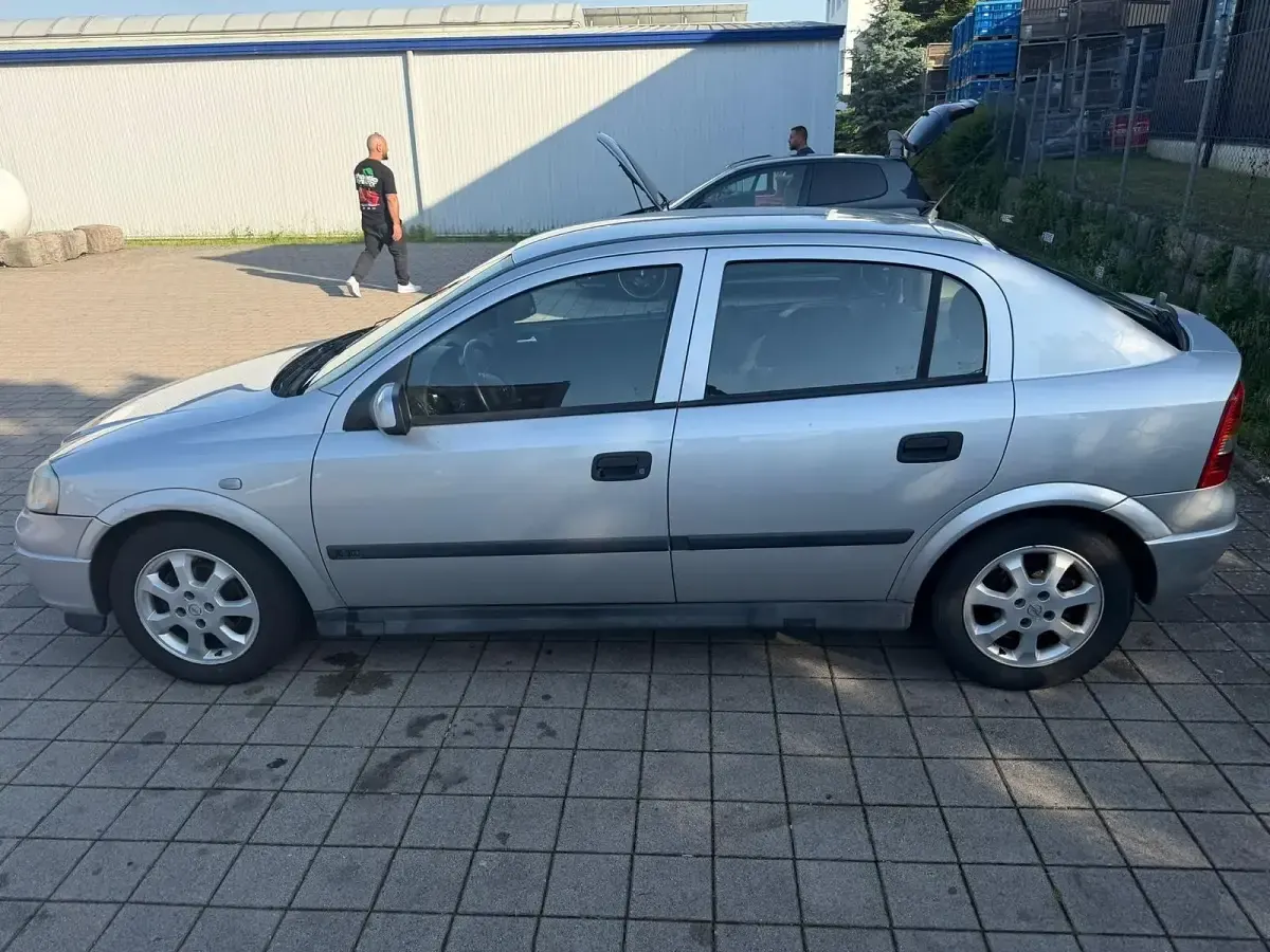 Gebraucht Opel Astra 85 PS (62 kW) 2002 Silber Kleinwagen