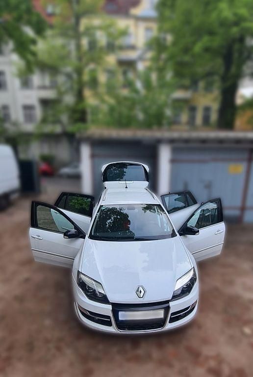 Weiß Gebraucht 2012 Renault Laguna III Limousine | 4.750 € (Fairer Preis) - Bild 1/4