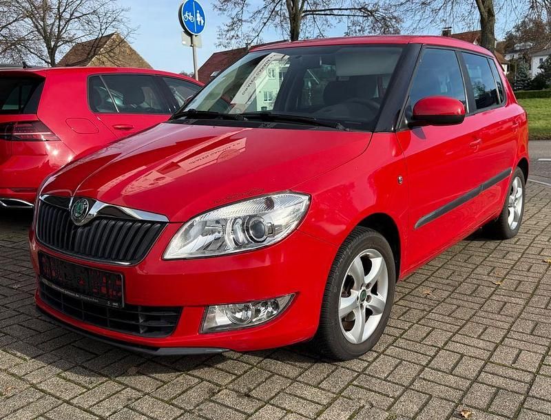 Rot Gebraucht 2010 Skoda Fabia Style Limousine | 5.300 € (Teuer) - Bild 1/4