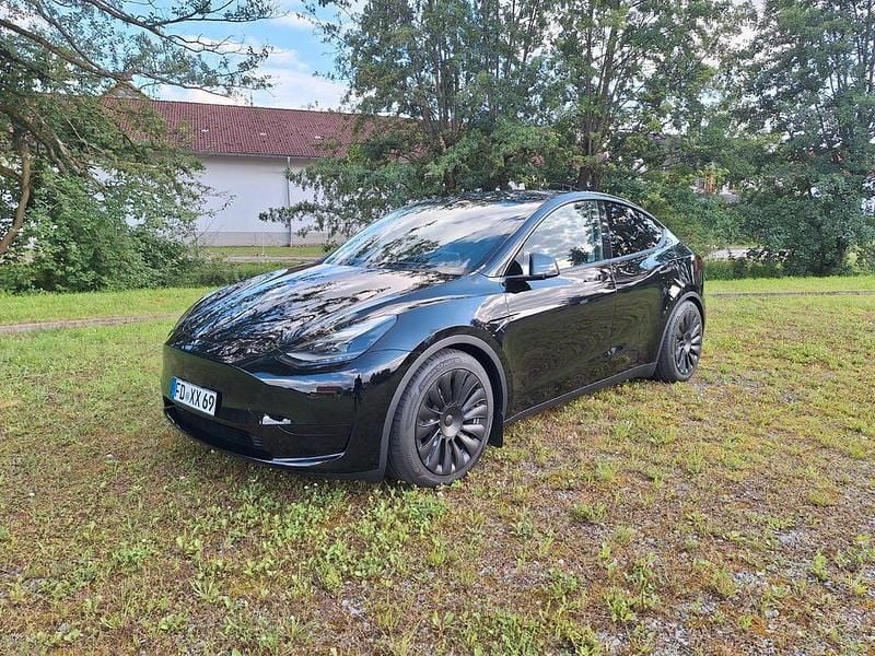 Schwarz Gebraucht 2024 Tesla Model Y Long Range RWD SUV | 39.999 € (Teuer) - Bild 1/4