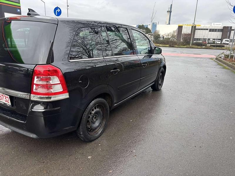 Gebraucht Opel Zafira Edition 116 PS (85 kW) 2011 Saphirschwarz mineraleffekt Van / Kleinbus