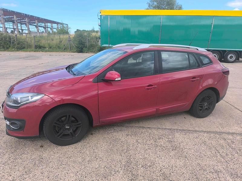 Rot Gebraucht 2014 Renault Mégane GrandTour Kombi | 2.500 € - Bild 1/4