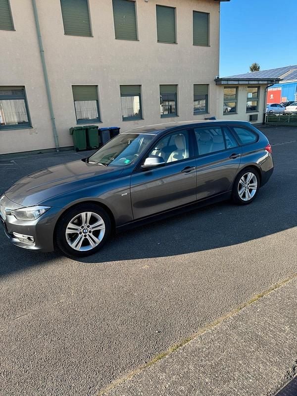 Gebraucht BMW 320 163 PS (119 kW) 2014 Grau Kombi