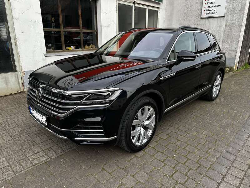 Deep black perlleffekt Gebraucht 2019 VW Touareg Sound SUV | 54.900 € - Bild 1/4