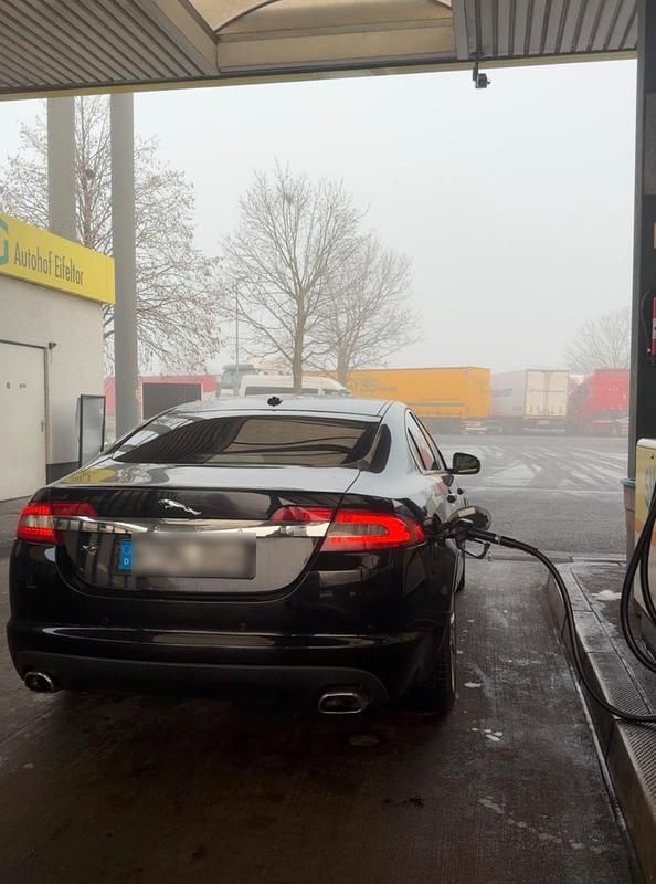 Gebraucht Jaguar XF 241 PS (177 kW) 2010 Schwarz Limousine