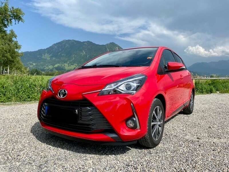 Rot Gebraucht 2019 Toyota Yaris Club Limousine | 14.000 € (Fairer Preis) - Bild 1/4