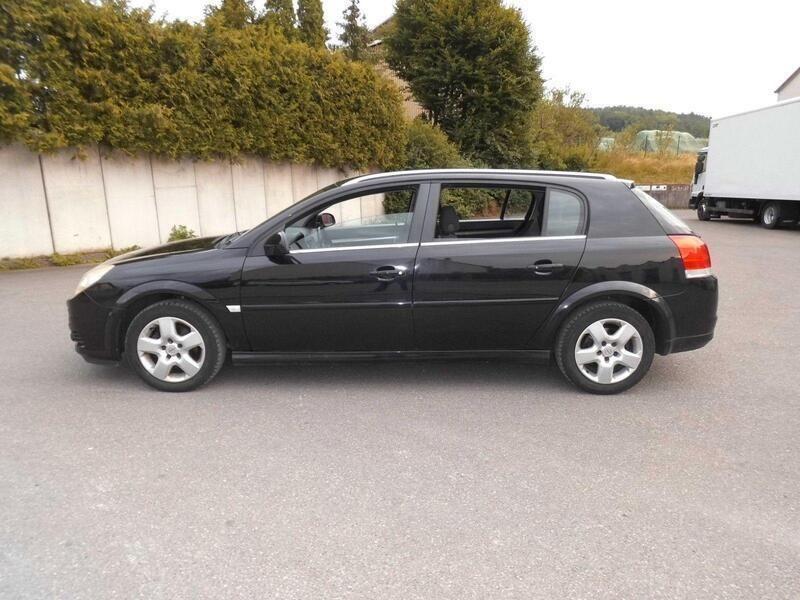 Schwarz Gebraucht 2005 Opel Signum Edition Kombi | 2.599 € (Etwas zu teuer) - Bild 1/4