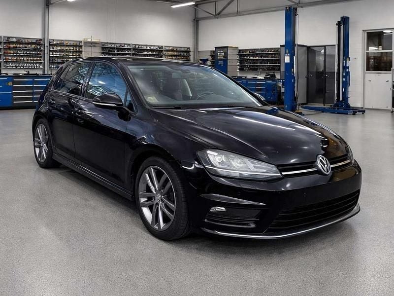 Gebraucht VW Golf VII Comfortline 140 PS (102 kW) 2014 Deep black perleffekt Kleinwagen