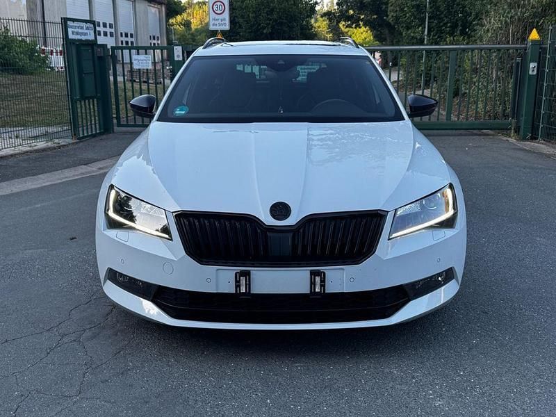 Weiß Gebraucht 2016 Skoda Superb SportLine Kombi | 20.650 € (Etwas zu teuer) - Bild 1/2