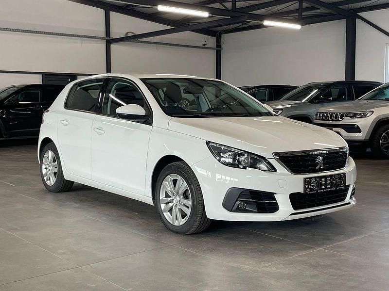 Weiß Gebraucht 2021 Peugeot 308 Active Limousine | 11.950 € (Guter Preis) - Bild 1/4