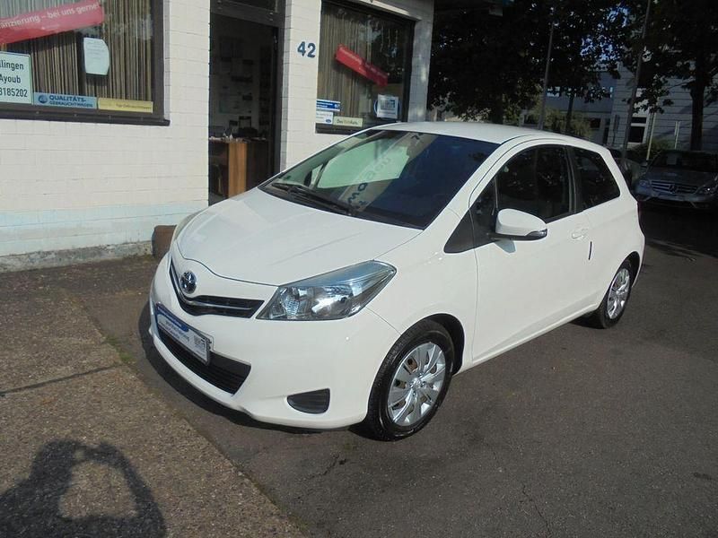 Weiß Gebraucht 2012 Toyota Yaris Life | 4.650 € (Guter Preis) - Bild 1/4
