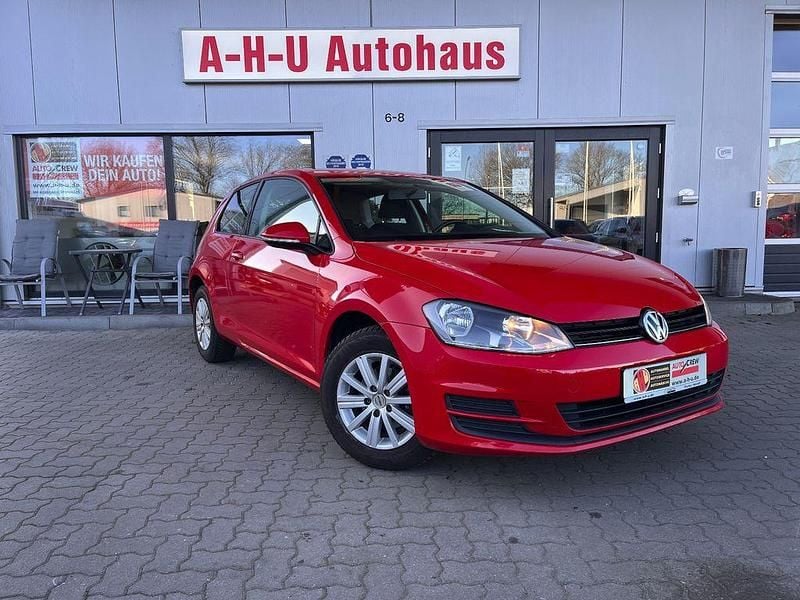 Gebraucht VW Golf VII Trendline 86 PS (63 kW) 2015 Rot Limousine