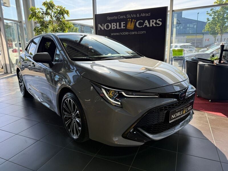 Grau Gebraucht 2022 Toyota Corolla Team Limousine | 21.490 € (Fairer Preis) - Bild 1/4