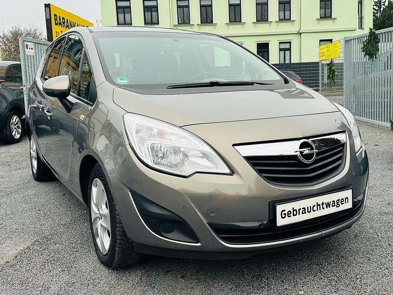 Gebraucht Opel Meriva Edition 120 PS (88 kW) 2010 Muskatgrau/muskat braun(m2) Van / Kleinbus