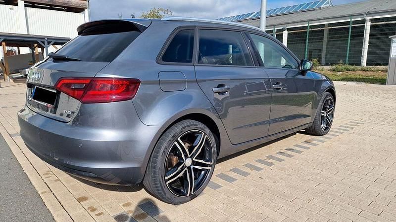 Gebraucht Audi A3 Attraction 125 PS (91 kW) 2015 Grau Limousine