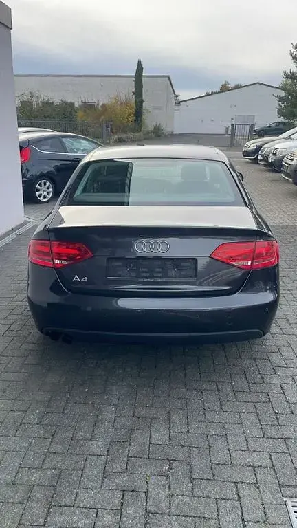 Gebraucht Audi A4 Attraction 120 PS (88 kW) 2010 Grau Limousine